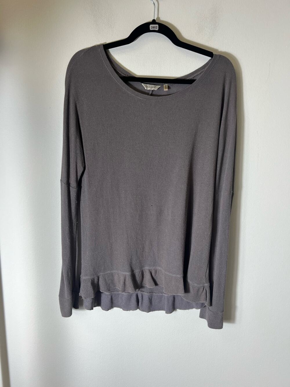 True Grit Grey ruffle hem long sleeve shirt Sz M